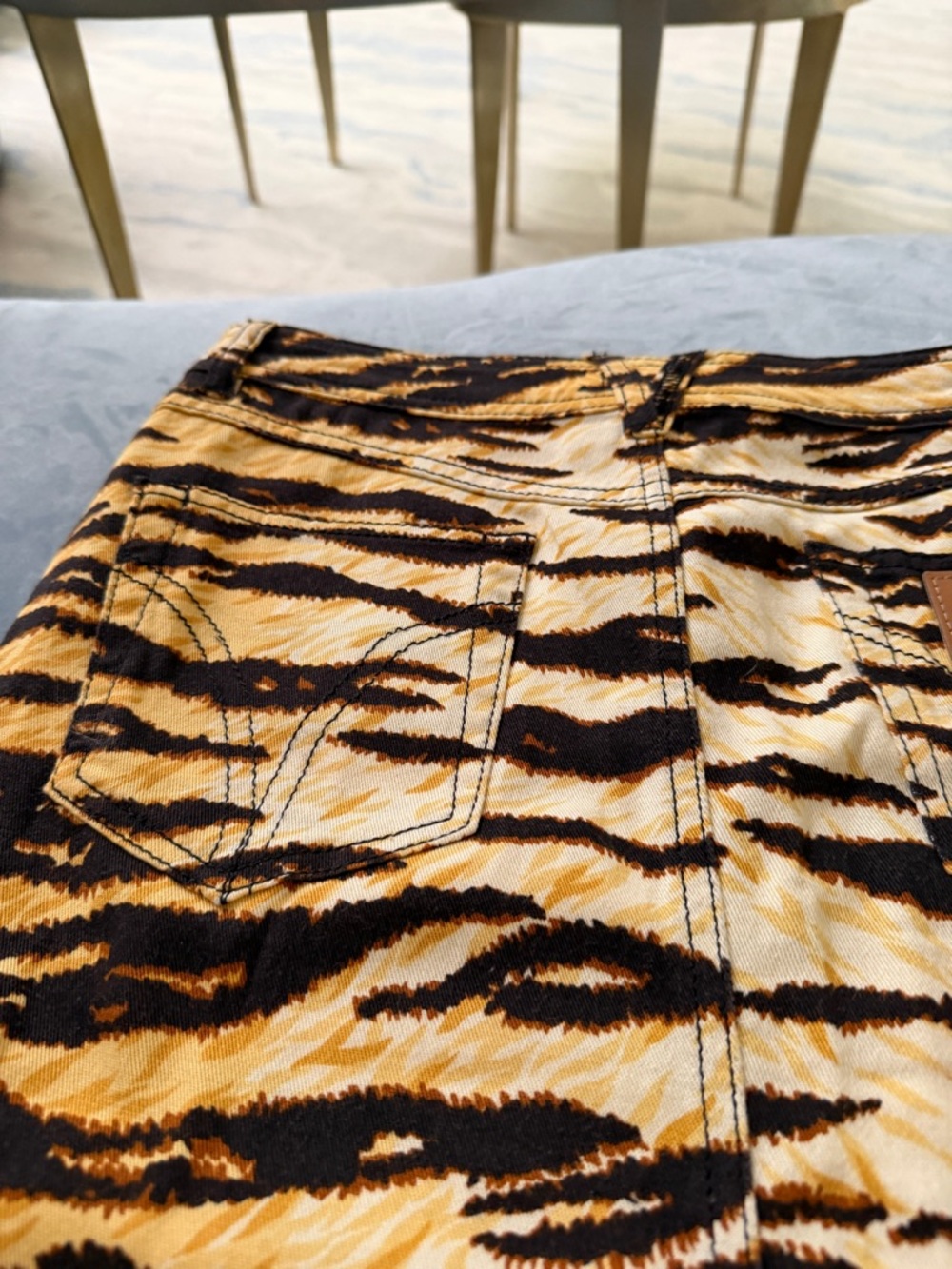 Dolce & Gabbana Tiger-Print Pencil Skirt - Yellow Black - Picture 7 of 12